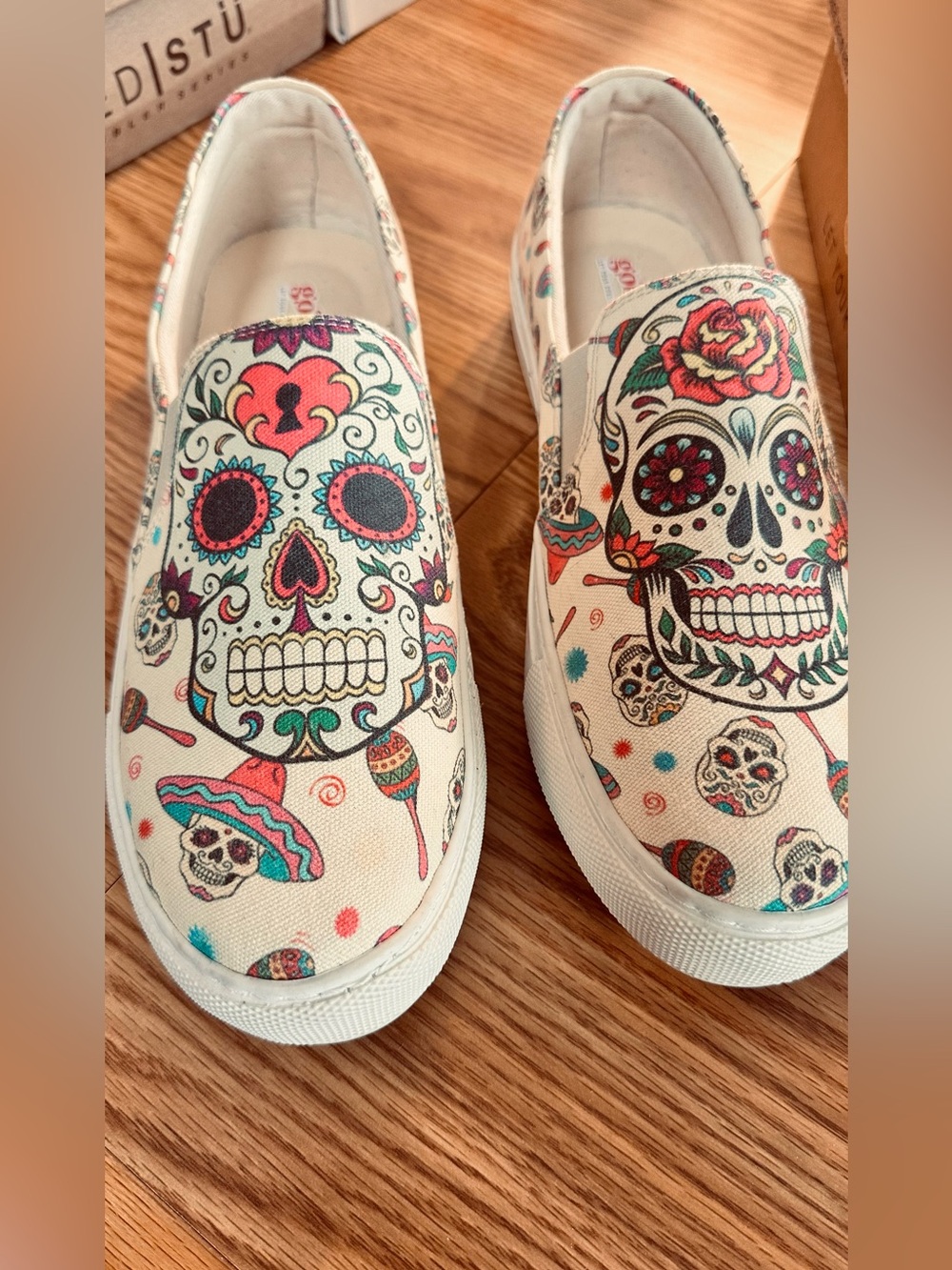 Gobi, VN4406 NIB, EUR 42/US 11 Slip-On SneakersColorful Sugar Skull Print.
